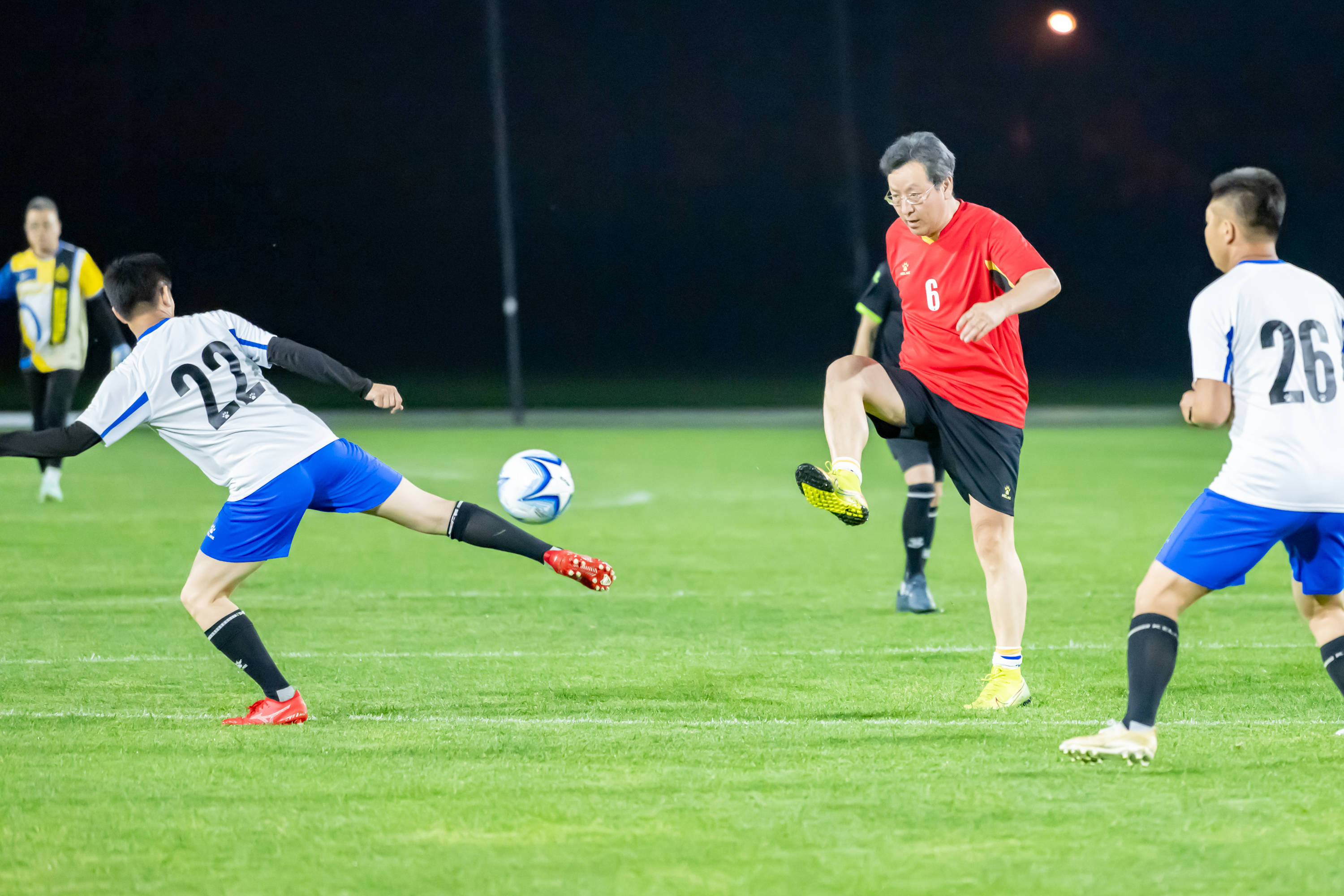 与马刺卡斯 与马刺卡斯